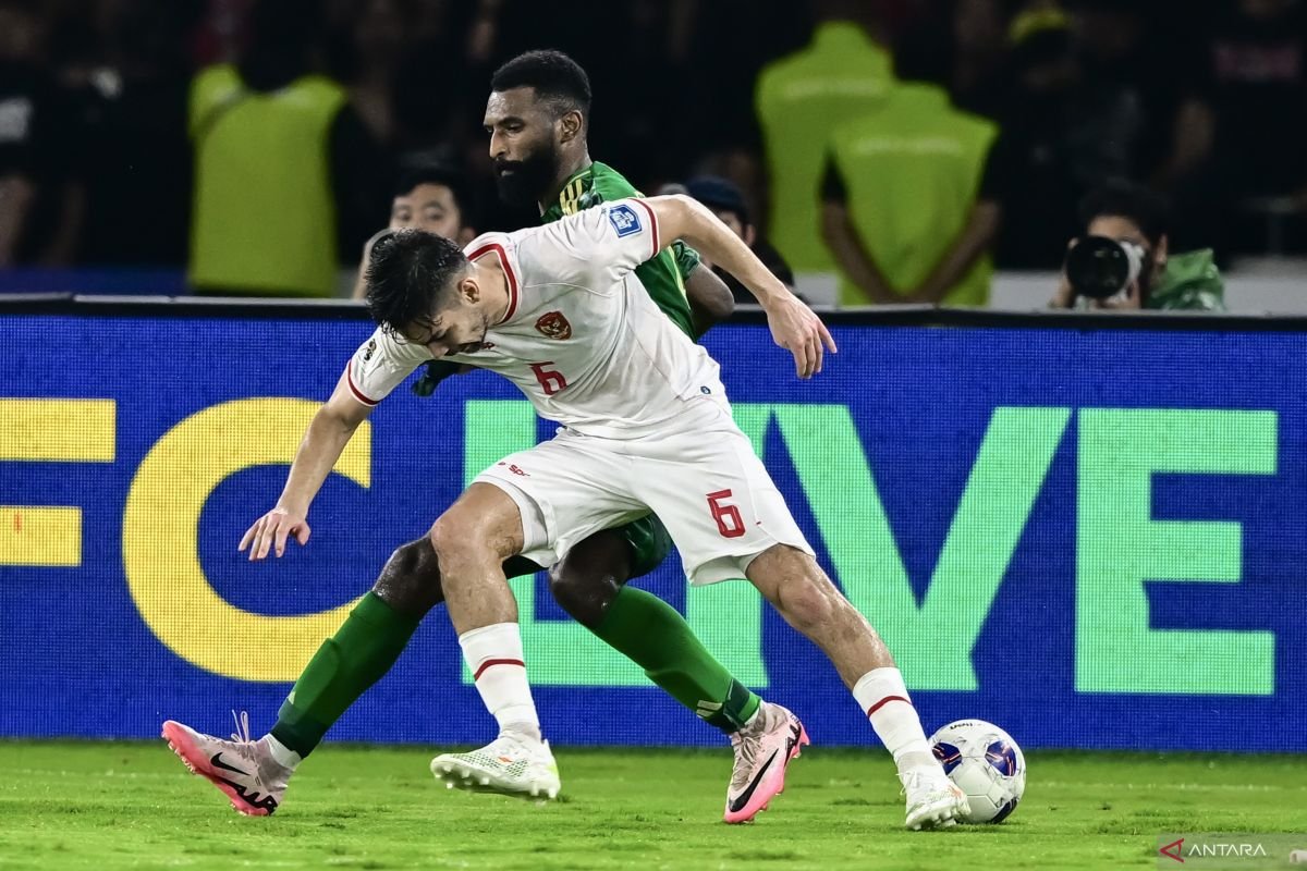 Here are some alternative titles for "Jelang lawan Australia, Sandy Walsh: Aku akan memberikan segalanya":

1. "Menuju Pertandingan Melawan Australia, Sandy Walsh: Aku Siap Berikan Segalanya"
2. "Sandy Walsh Menjelang Duel Dengan Australia: Komitmenku untuk Memberikan yang Terbaik"
3. "Jelang Pertandingan Melawan Australia, Sandy Walsh: Totalitas dalam Permainan"
4. "Sandy Walsh: Akan Berikan Segalanya Saat Melawan Australia"
5. "Menyongsong Pertempuran Dengan Australia, Sandy Walsh: Semangat Memberikan Semua"
6. "Jelang Laga Melawan Australia, Sandy Walsh: Aku Akan Berjuang Sebisa Mungkin" 

Feel free to choose any of these or mix and match elements to create a title that resonates best!
