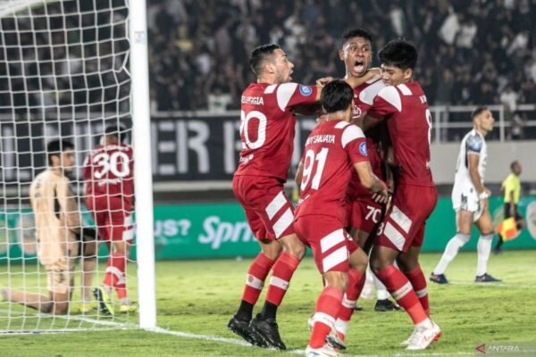 Berikut adalah beberapa alternatif judul untuk "Persis Solo Manfaatkan Masa Jedah Kompetisi untuk Pemulihan":

1. "Persis Solo Optimalkan Waktu Jeda untuk Proses Pemulihan Tim"
2. "Masa Jeda Kompetisi: Peluang Bagi Persis Solo untuk Memperbaiki Diri"
3. "Persis Solo Gunakan Waktu Istirahat untuk Meningkatkan Kinerja"
4. "Strategi Pemulihan Persis Solo Selama Masa Jeda Kompetisi"
5. "Memanfaatkan Masa Jeda: Upaya Persis Solo untuk Kembali Lebih Kuat"
6. "Persis Solo: Kesempatan Emas untuk Pemulihan di Tengah Jeda Kompetisi"
7. "Fokus Pemulihan: Langkah Persis Solo di Masa Jeda"
8. "Persis Solo: Memaksimalkan Jeda Kompetisi untuk Perbaikan Tim"

Silakan pilih salah satu atau gunakan sebagai inspirasi!