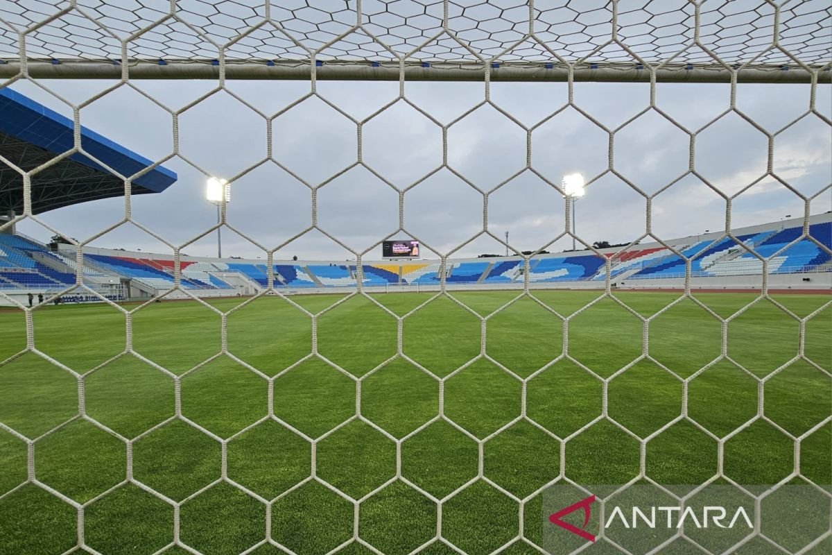 Arema FC Terima Sanksi Akibat Pelemparan Bus Persik: Implikasi dan Tindakan Selanjutnya