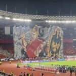 Sure! Here are some alternative titles for "Koreografi Berhias Tifo Pendekar Wayang Warnai Laga Indonesia vs China":

1. "Tifo Pendekar Wayang: Koreografi yang Menghiasi Pertarungan Indonesia vs China"
2. "Festival Tifo Pendekar Wayang: Membawa Warna ke Duel Indonesia vs China"
3. "Koreografi Tifo Berbasis Wayang: Memeriahkan Laga Indonesia Melawan China"
4. "Seni Tifo Pendekar Wayang: Menghidupkan Rivalitas Laga Indonesia vs China"
5. "Pertunjukan Tifo Pendekar Wayang: Warna dan Seni dalam Pertandingan Indonesia vs China" 

Feel free to ask for more options or specific themes!